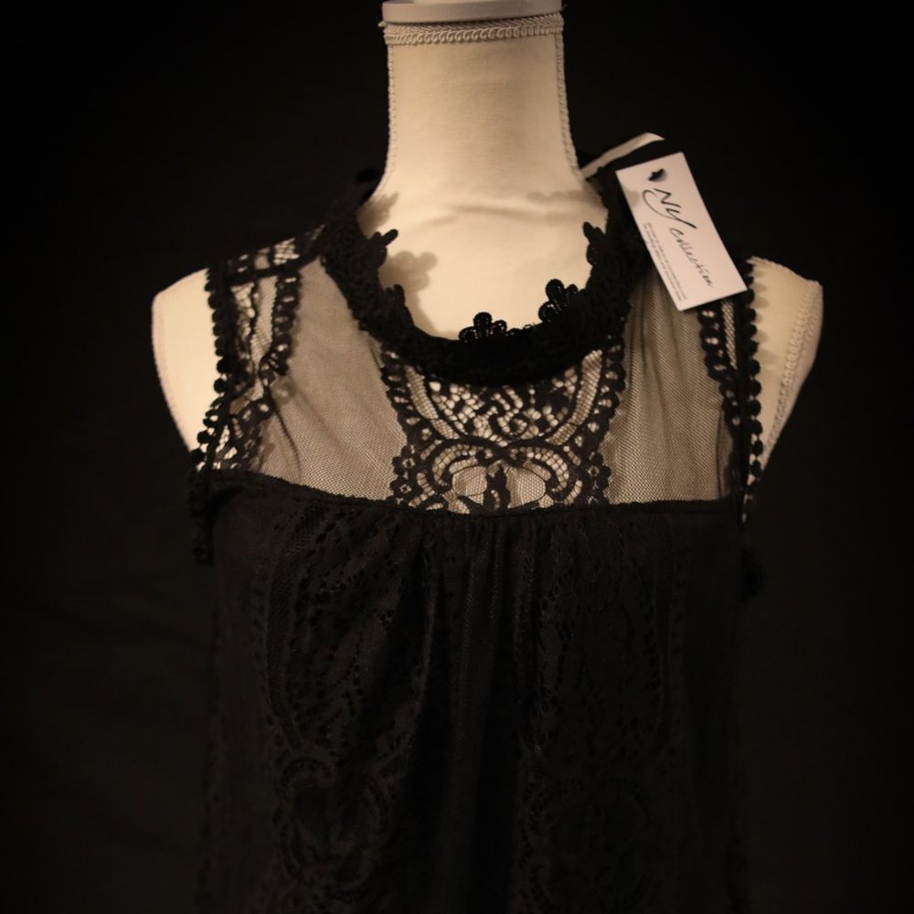 NTW- NY COLLECTION Sleeveless Mock Neck Lace Top🤍